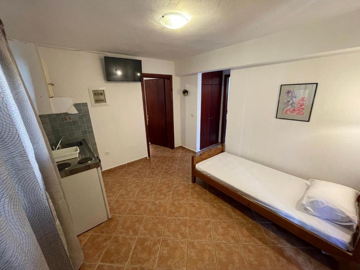 Galazia Akti Seaside Apartments Nikiti  Exterior photo