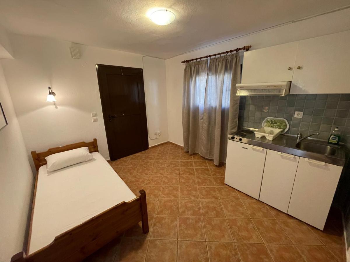 Galazia Akti Seaside Apartments Nikiti  Exterior photo